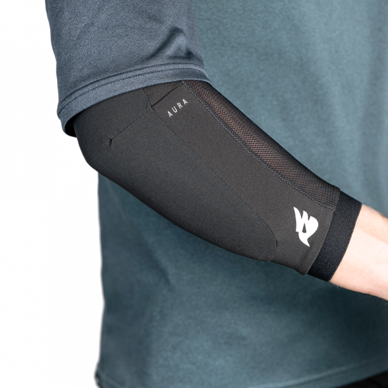 Bluegrass Aura elbow pad Triple-Flex SAS-TEC padding detail closeup