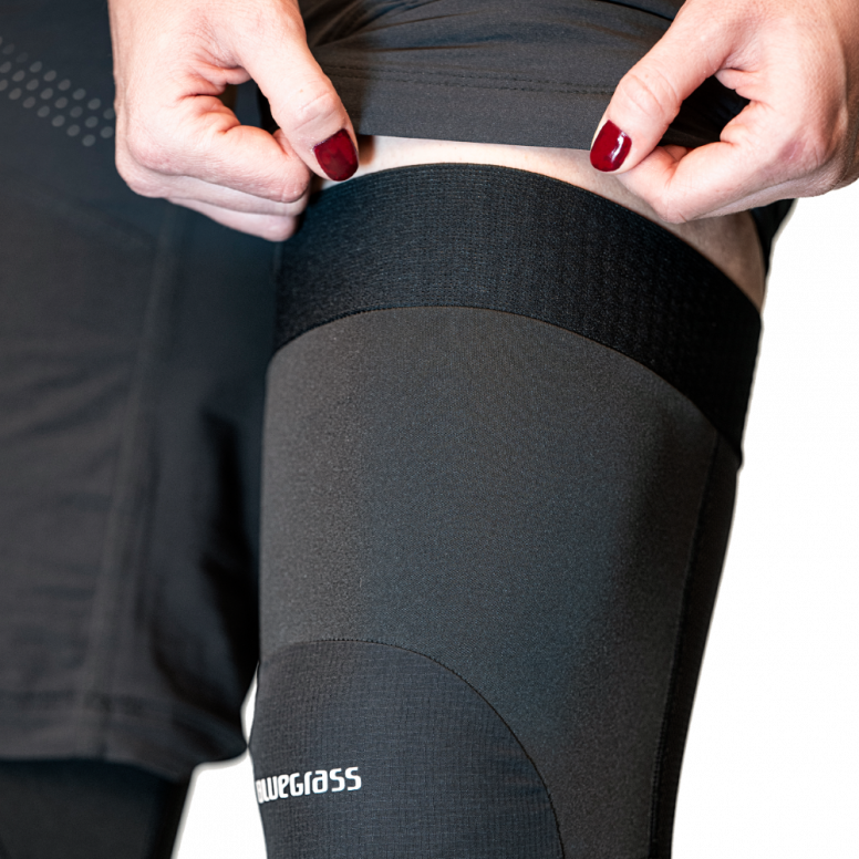 Bluegrass Aura knee pads CE Level 2 Type B certification label closeup