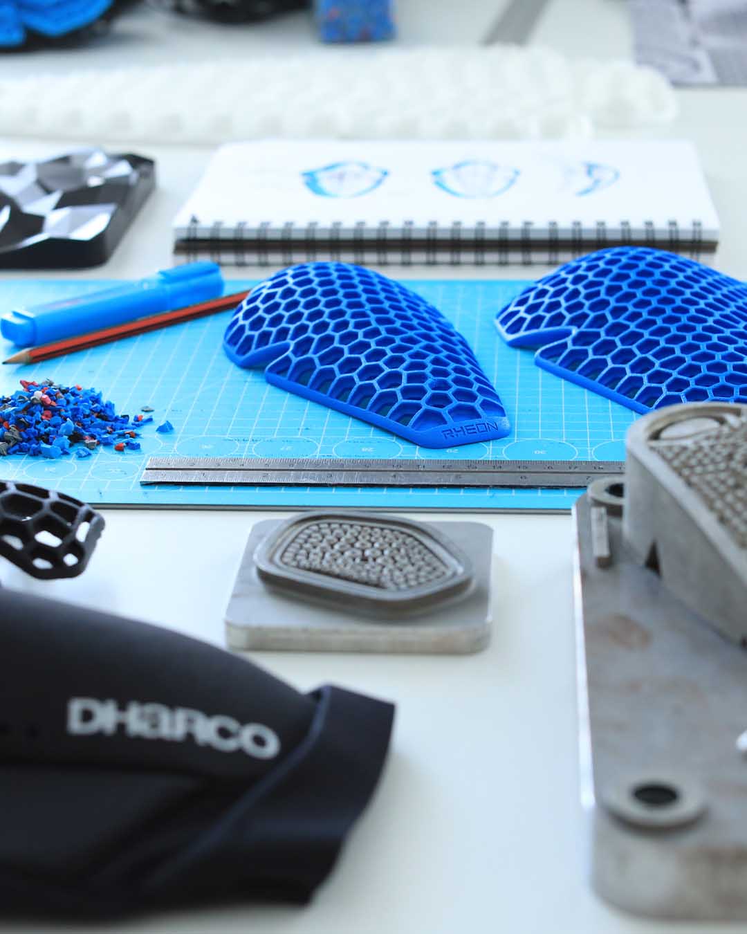 DHaRCO Gravity Knee Pad